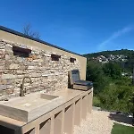O Bord De Avec Piscine Privee Conca