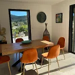 O Bord De Avec Piscine Privee Conca