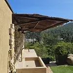 O Bord De Avec Piscine Privee * Conca