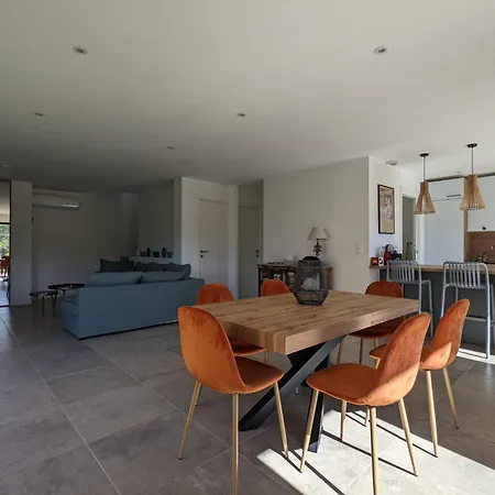 O Bord De Avec Piscine Privee *