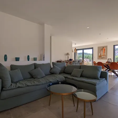 O Bord De Avec Piscine Privee Conca