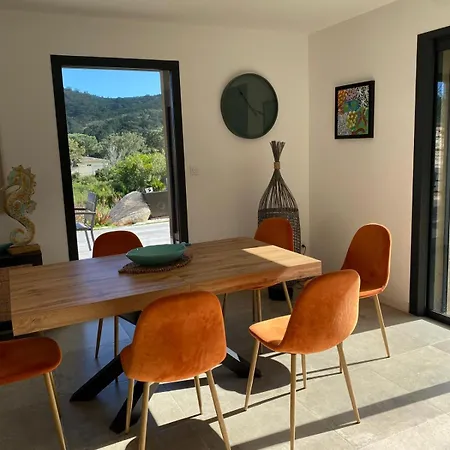 ô Bord De Avec Piscine Privée Conca