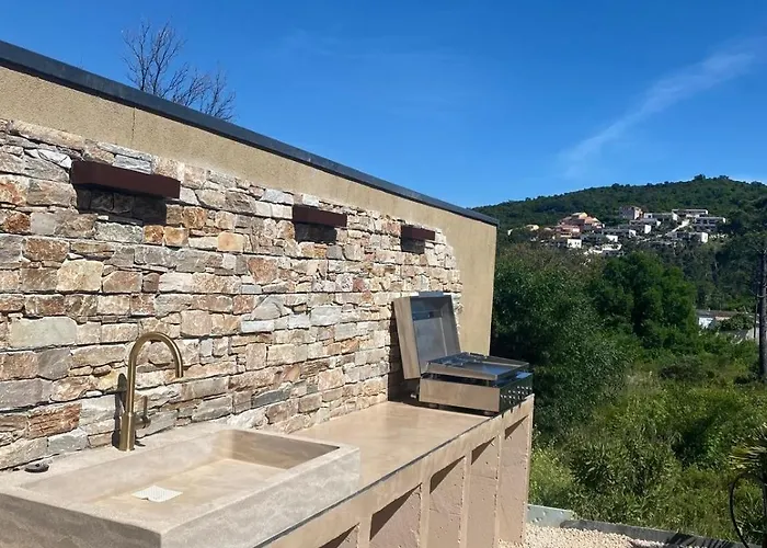 O Bord De Avec Piscine Privee Conca