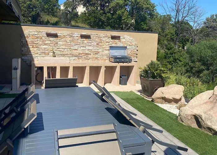 O Bord De Avec Piscine Privee Villa