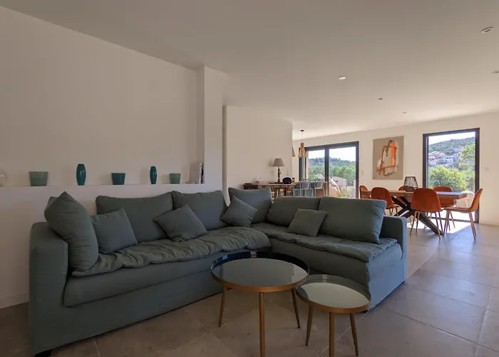 O Bord De Avec Piscine Privee Conca