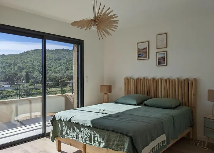 ô Bord De Avec Piscine Privée Conca