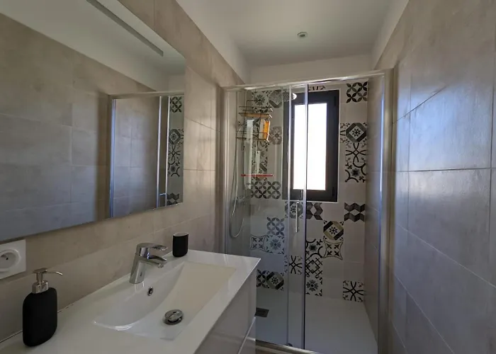 Villa O Bord De Avec Piscine Privee