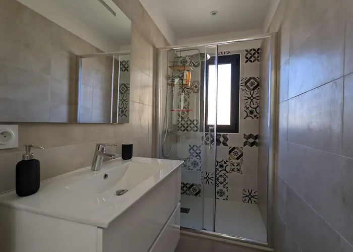 Βίλα O Bord De Avec Piscine Privee