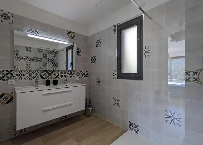 ô Bord De Avec Piscine Privée Conca