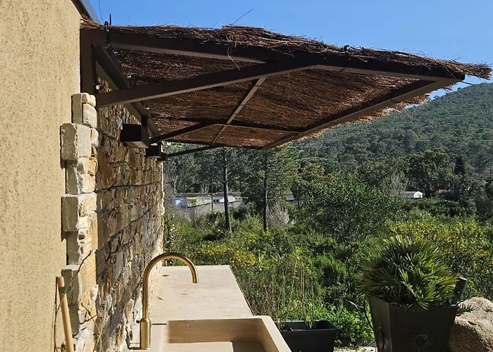 O Bord De Avec Piscine Privee * Conca
